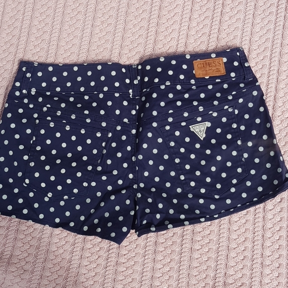 GUESS Shorts - Picture 2 of 3